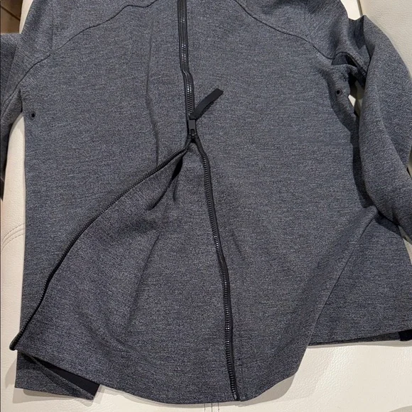 lululemon athletica Men’s Dark Gray Hooded Zip Cardigan - Picture 9 of 13